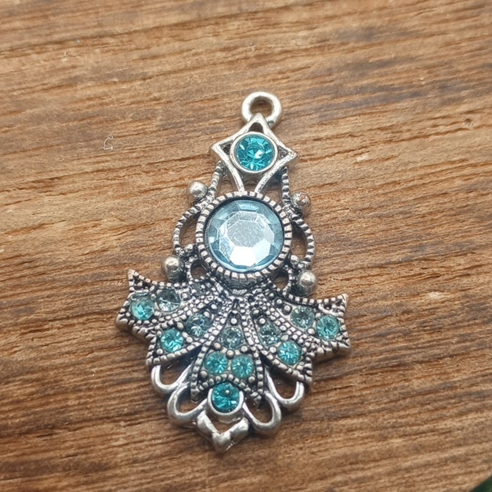 Elegant Silver Tone Blue Crystal  and Teal Pendant P244
